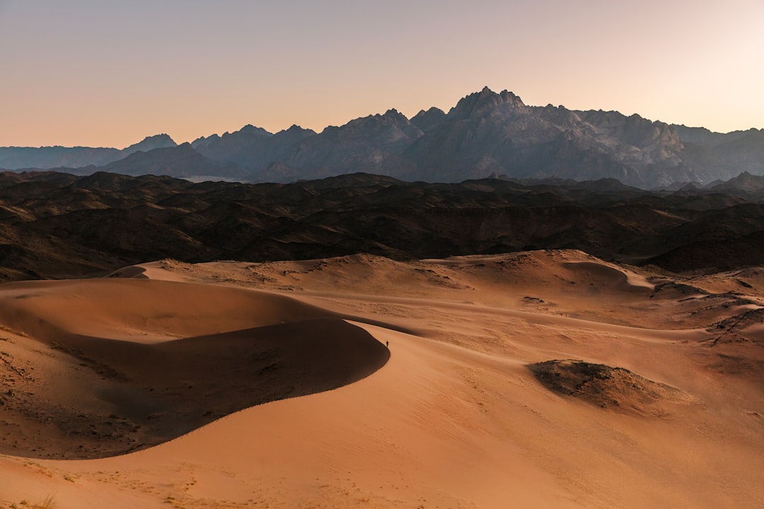 Luxury vs. Affordable Outdoor Escapes: Finding Your Perfect Balance of Comfort and Adventure Luxury vs. Affordable Outdoor Escapes: Finding Your Perfect Balance of Comfort and Adventure